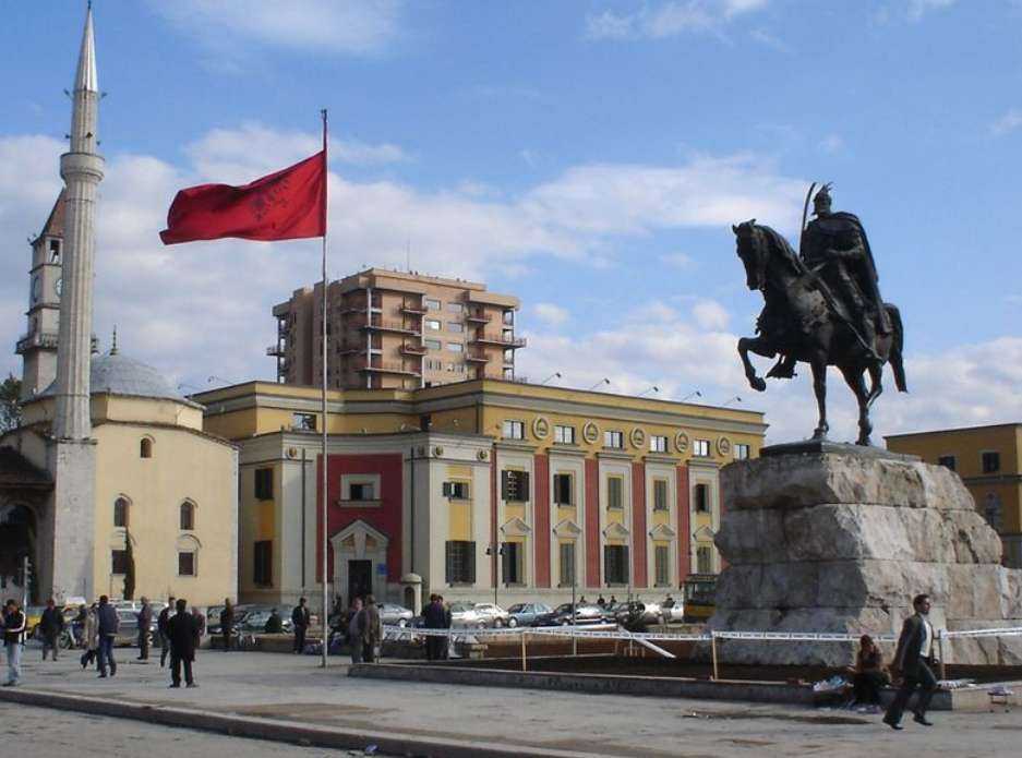 Увидеть в тиране: тирану и главный бункер албании