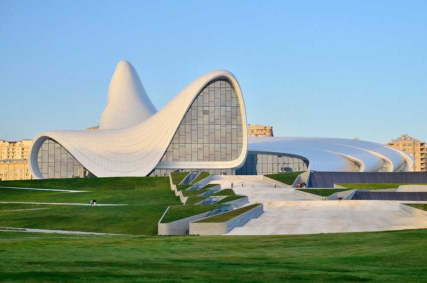 Современная архитектура Баку: Центр Гейдара Алиева, Бакинский кристальный зал, Башни Пламени