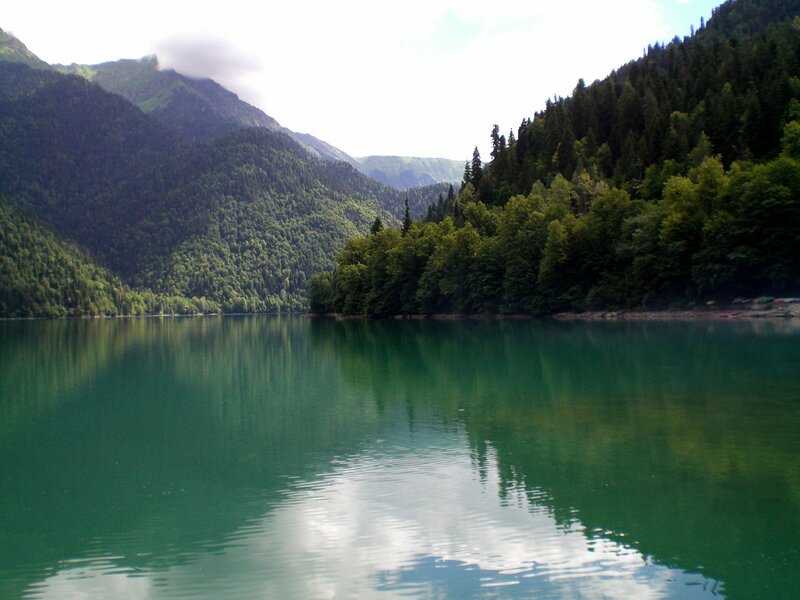 Озеро рица как добраться. Рицинский парк Абхазия. Рицинский реликтовый национальный парк Абхазия. Апсны парк Абхазский национальный. Семиозерье Рицинский парк.