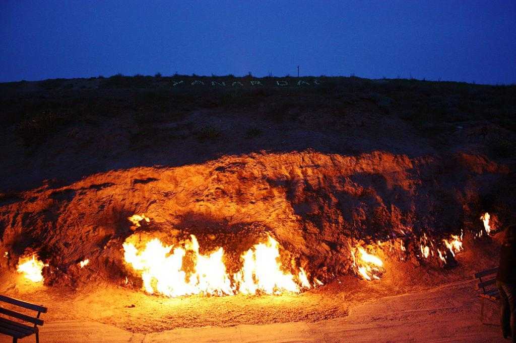 Фото Огненной горы Янардаг в Азербайджане Большая галерея качественных и красивых фотографий Огненной горы Янардаг, которые Вы можете смотреть на нашем сайте