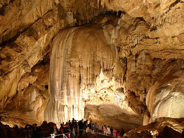 Новоафонская пещера в абхазии