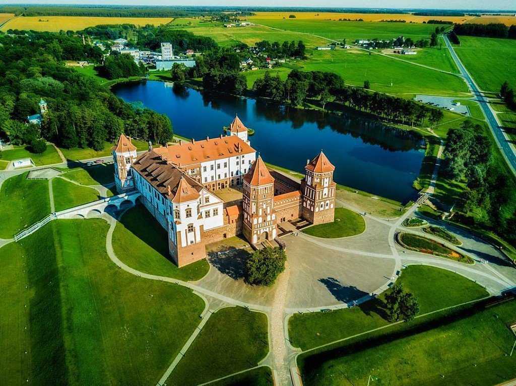 Замки и дворцы в белоруссии: это стоит видеть