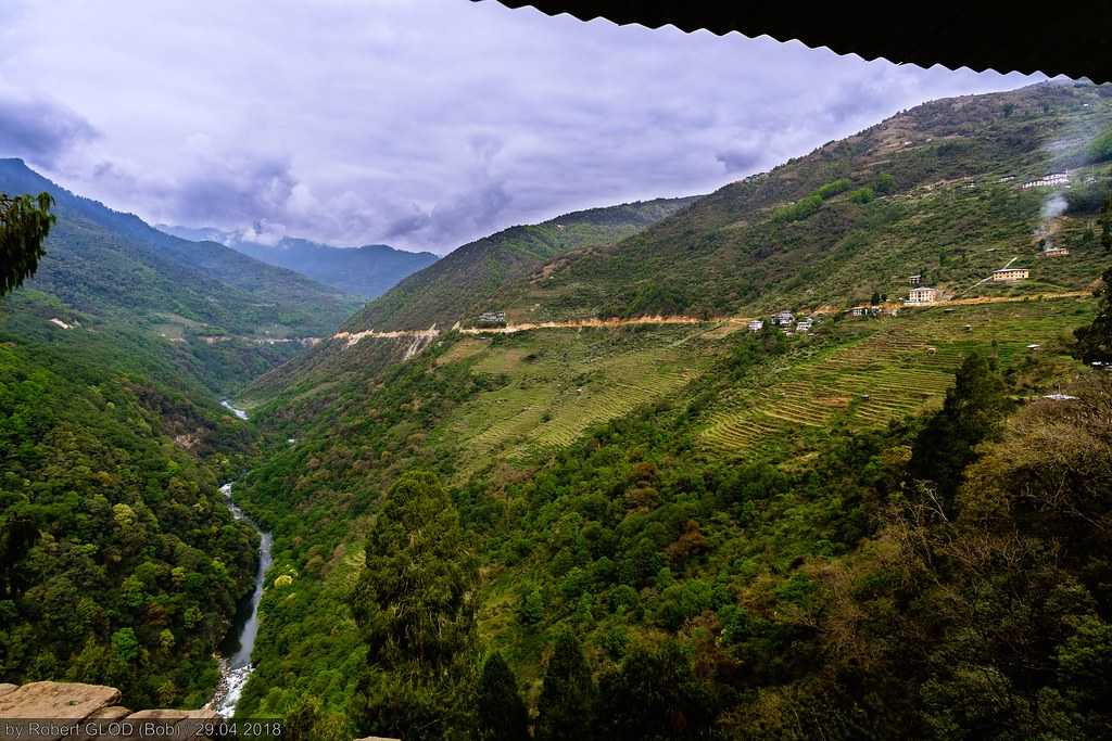 Узнай где находится Тонгса-Дзонг на карте Бутана (С описанием и фотографиями). Тонгса-Дзонг со спутника