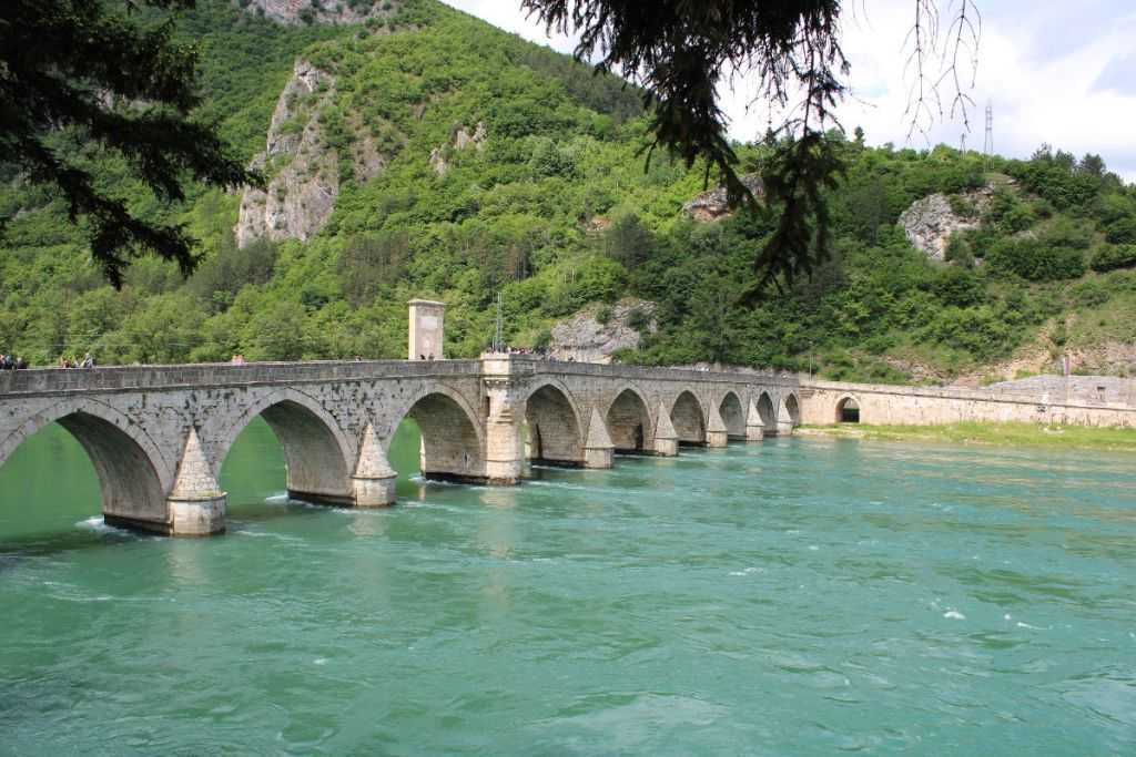 Бихач — город и городской округ на реке Уна на северо-западе Боснии и Герцеговины. Бихач — административный центр Уна-Сананского кантона Федерации Боснии и Герцеговины.