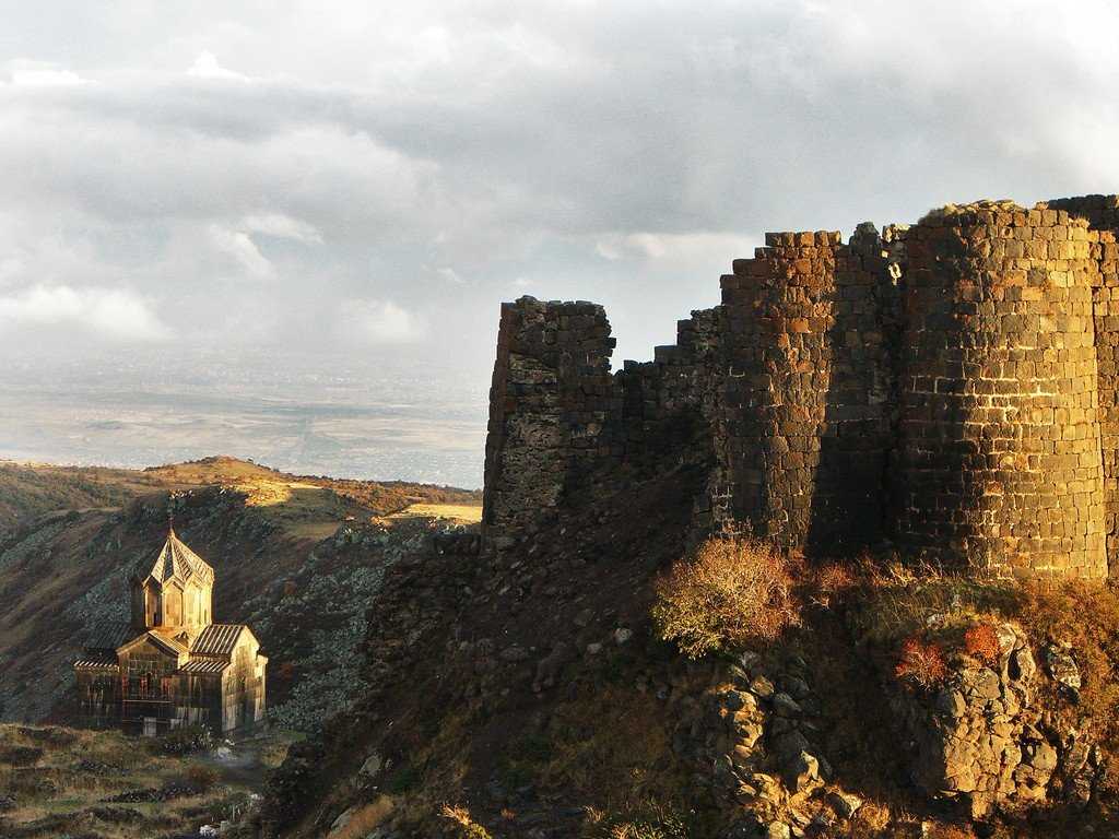 Узнай где находится Крепость Амберд на карте Армении (С описанием и фотографиями) Крепость Амберд со спутника
