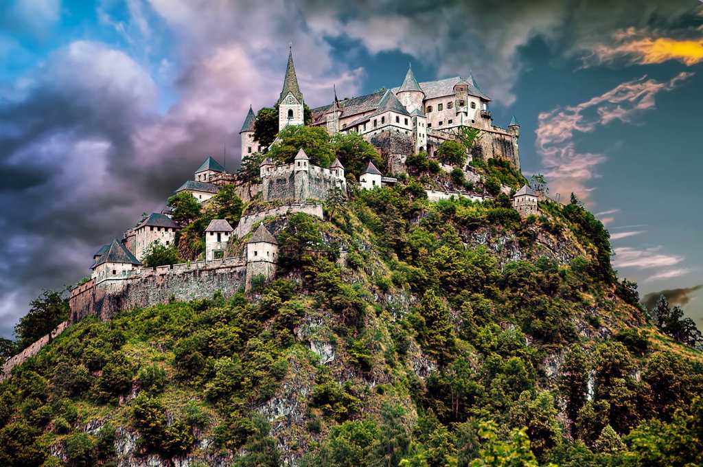 Фото замка Гохостервитц в Австрии Большая галерея качественных и красивых фотографий замка Гохостервитц, которые Вы можете смотреть на нашем сайте