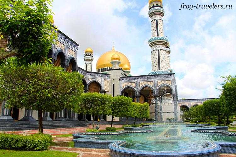 13 мечетей, окружённых водой