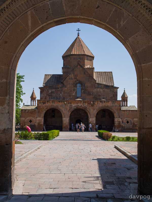 Эчмиадзин — духовная столица армян