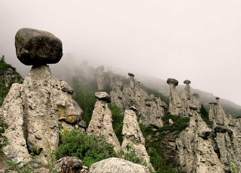 Удивительные скалы (чудните скали) – природный феномен