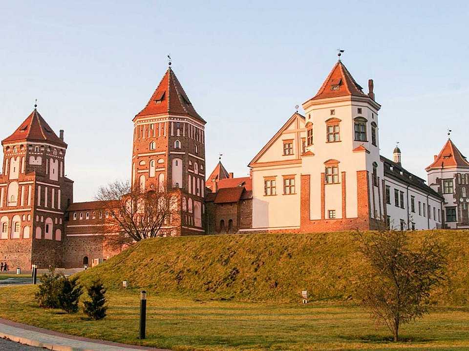 10 разрушенных белорусских замков, которые стоит посетить этой осенью | планета беларусь