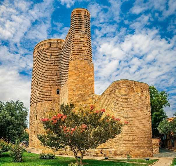 Исторические сооружения Азербайджана: Девичья Башня, Дворец Ширваншахов, Дворец шекинских ханов