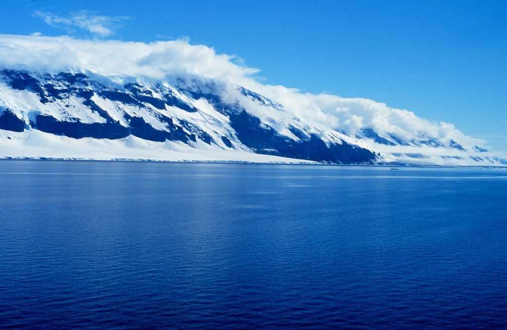 Море Росса — окраинное море тихоокеанского сектора Южного океана, у берегов Земель Виктории и Мэри Бэрд (Западная Антарктида), между мысами Адэр и Колбек