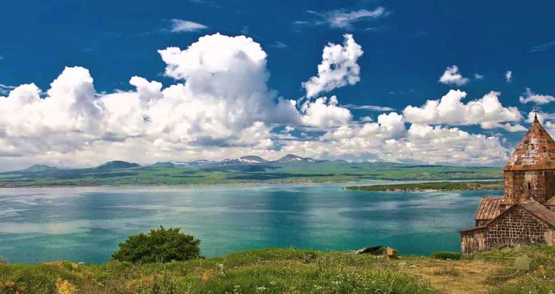 Лазурно - синее озеро "севан"