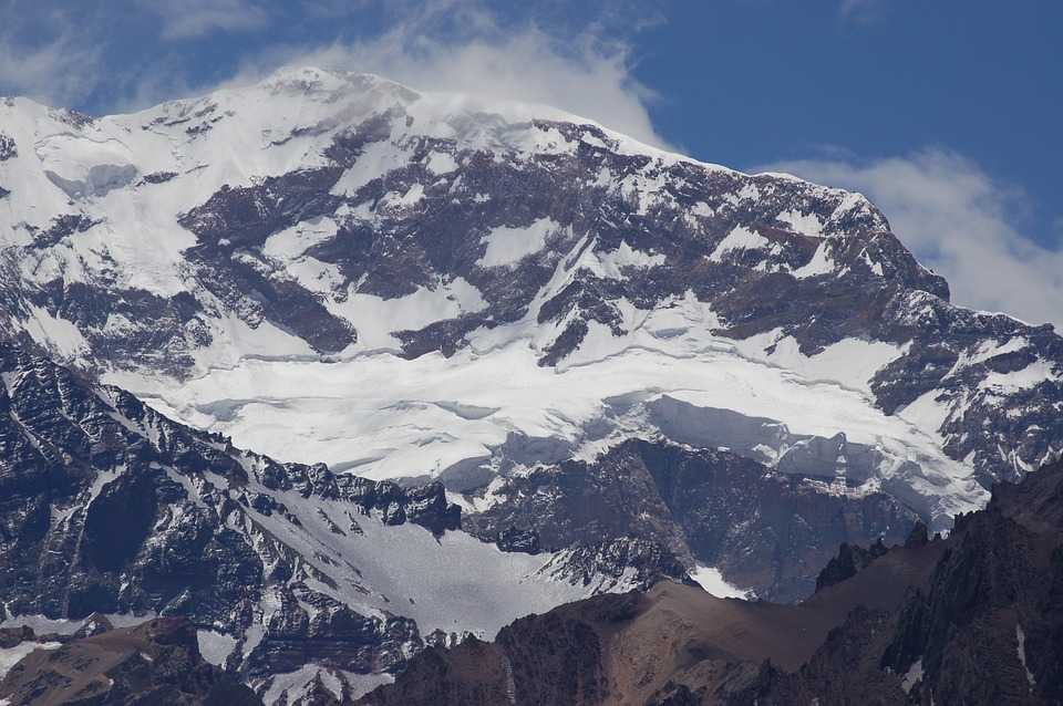 Гора Аконкагуа — самый высокий в мире потухший вулкан Её высота составляет 6 962 метра Аконкагуа является высшей точкой Американского континента, Южной Америки