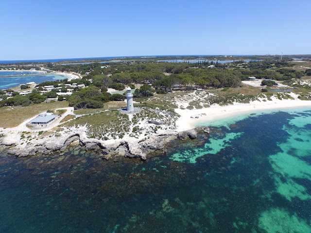 Остров роттнест, перт - популярный среди геев пляж недалеко от перта, австралия.