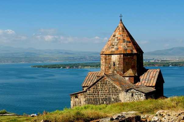 Фото Озера Севан в Армении Большая галерея качественных и красивых фотографий Озера Севан, которые Вы можете смотреть на нашем сайте