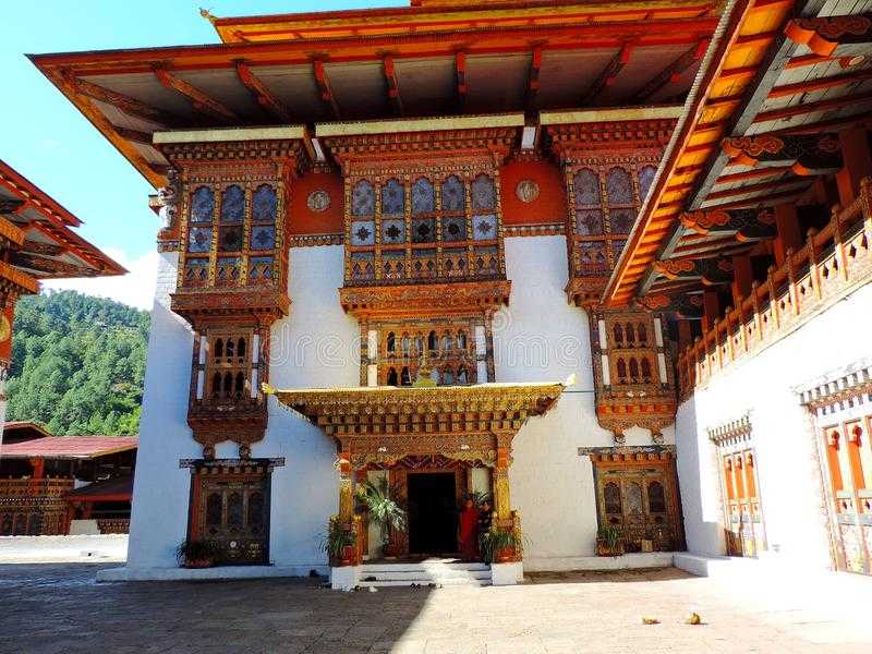 Тронгса-дзонг (trongsa dzong) описание и фото - бутан