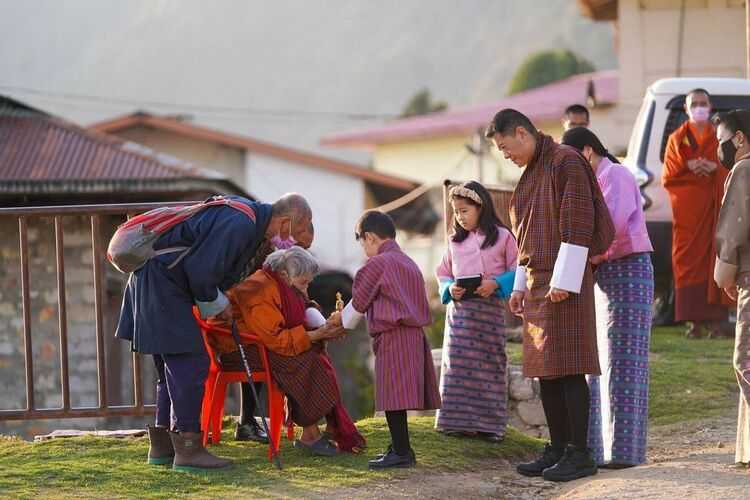 Тхимпху – столица расположенного в Гималаях азиатского государства Бутан. Город построен в горах, на берегах реки Ванг Чу и находится на высоте 2400 м над уровнем моря. Его населяет около 100 тысяч человек. Тхимпху – одна из немногих высокогорных столиц м