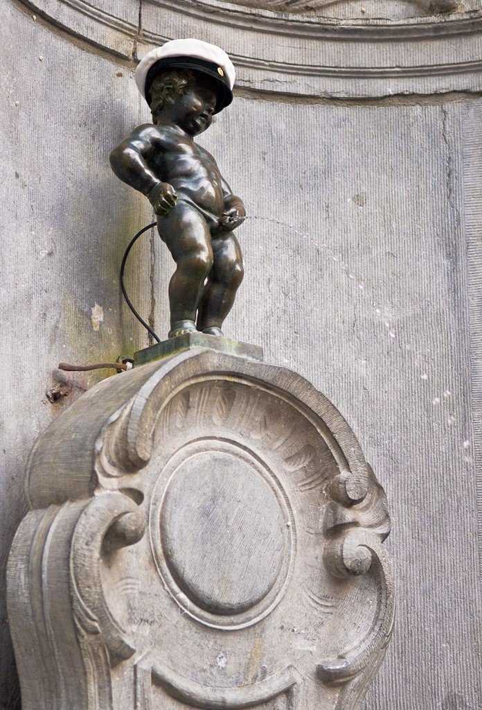Фонтан "писающий мальчик" в брюсселе: чем знаменит фонтан?