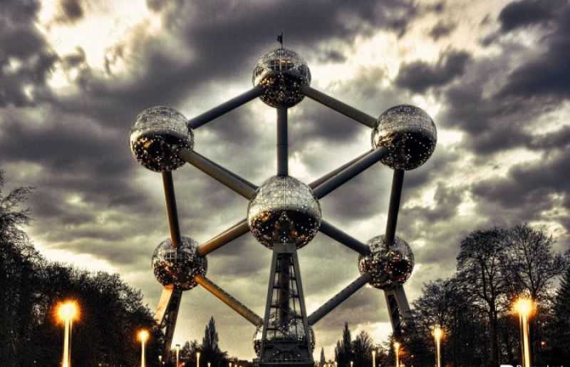 Фото Атомиума в Брюсселе, Бельгия. Большая галерея качественных и красивых фотографий Атомиума, которые Вы можете смотреть на нашем сайте...