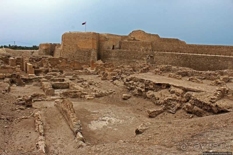Развалины крепости калат-аль-бахрейн (qal’at al-bahrain) описание и фото - бахрейн
