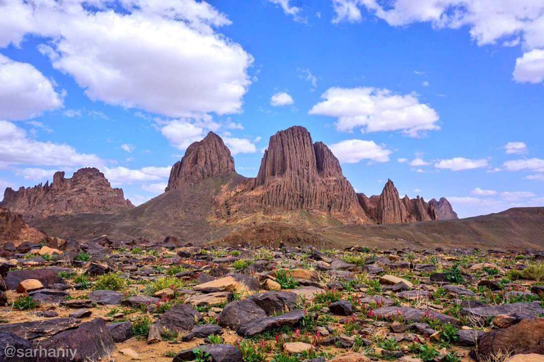 Ахаггар — нагорье, расположенное на юге Алжира, в центральной части Сахары, к востоку от города Таманрассет Ахаггар представляет собой фундамент Сахарской платформы, вышедший на поверхность 2 млрд лет назад