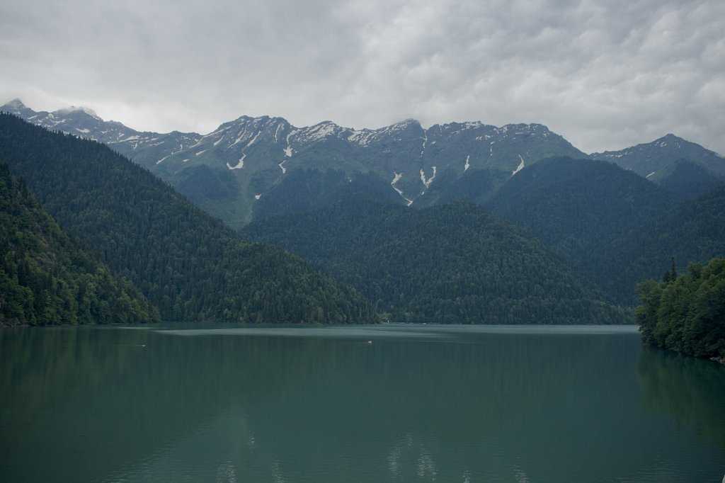 Голубое озеро в абхазии