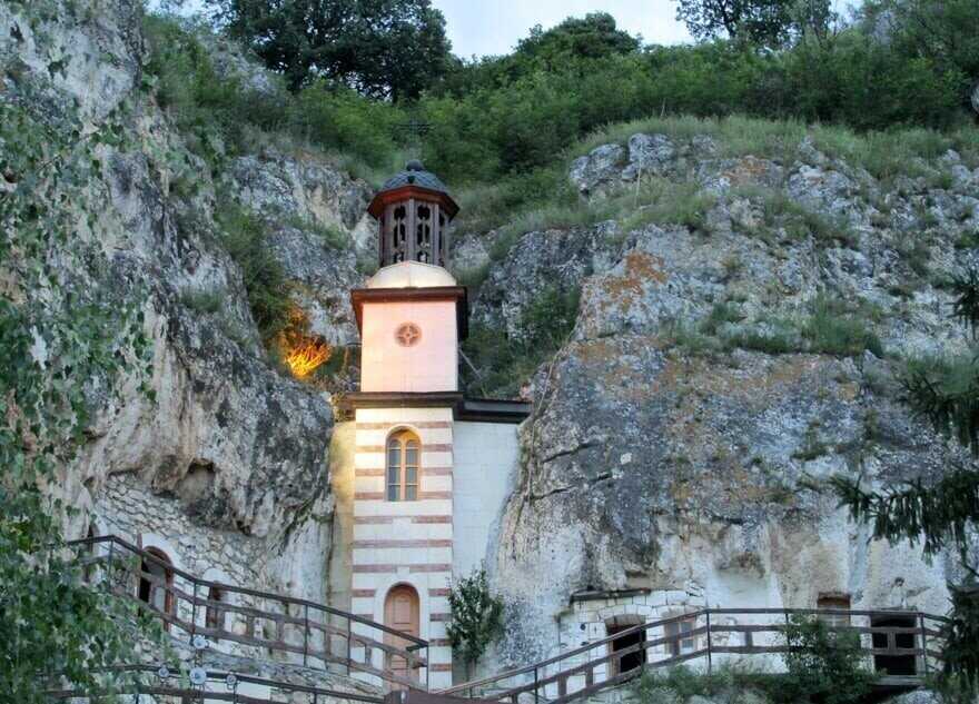 Пещерные церкви в иваново (rock-hewn churches of ivanovo) описание и фото - болгария: русе