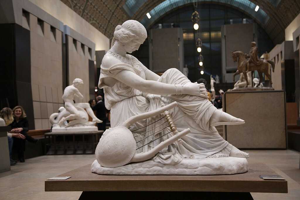 Скульптуры и статуи