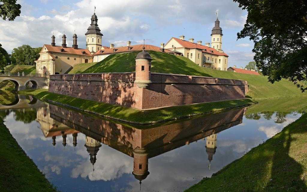 Мирский замок в беларуси — фото, стоимость посещения, режим работы, маршрут на туристер.ру