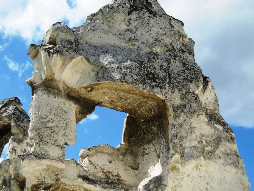 Скальные церкви у села иваново