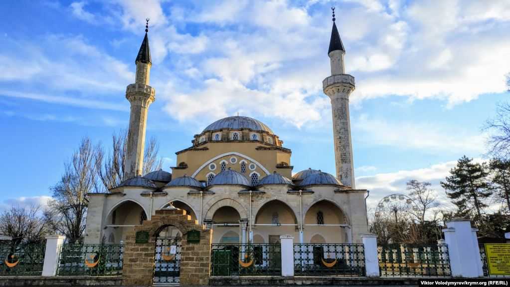 Мечеть джума-джами — красивая мусульманская святыня евпатории