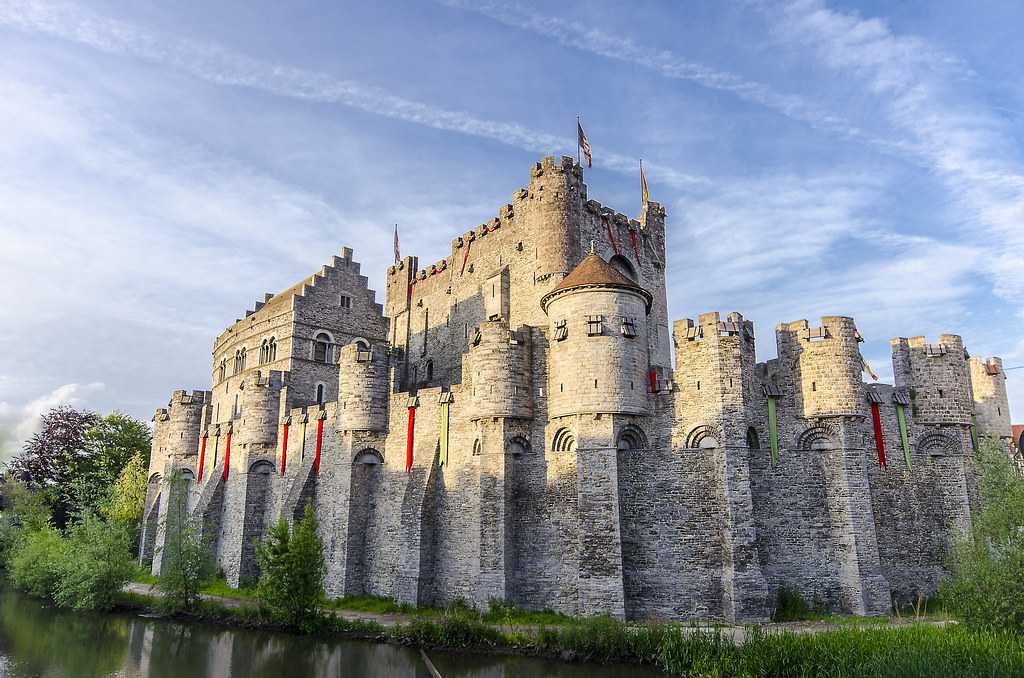 Замки бельгии: история в камне
