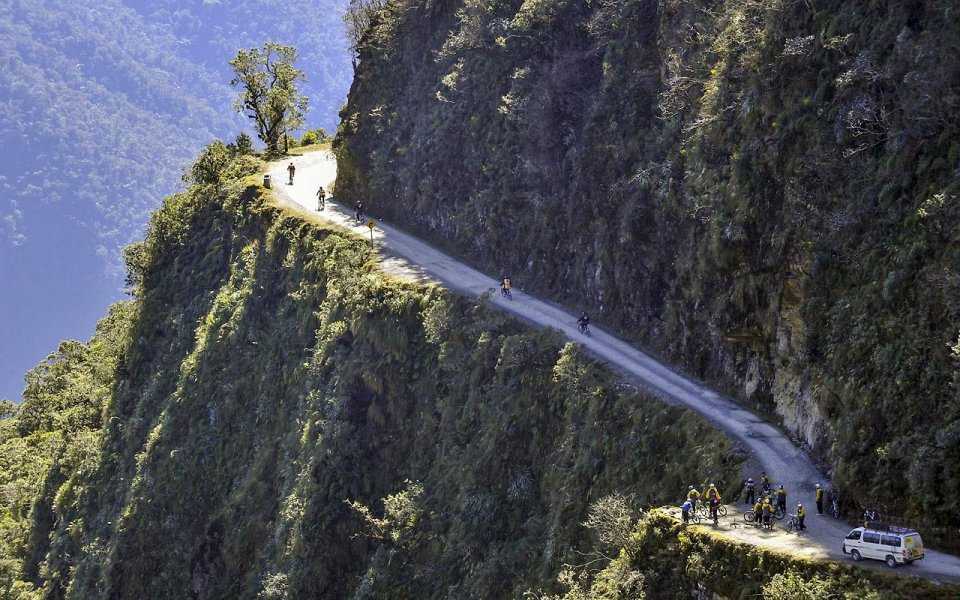 25 самых опасных дорог в мире (23 фото)