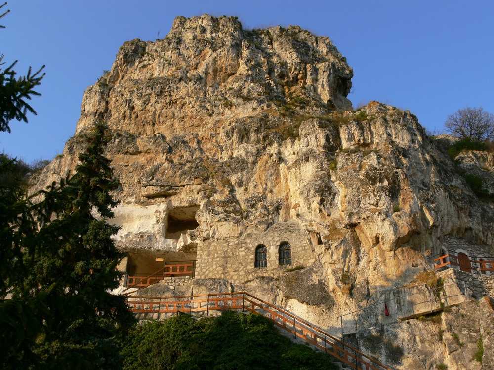 Достопримечательности болгарии: скальные монастыри, пещеры и другие