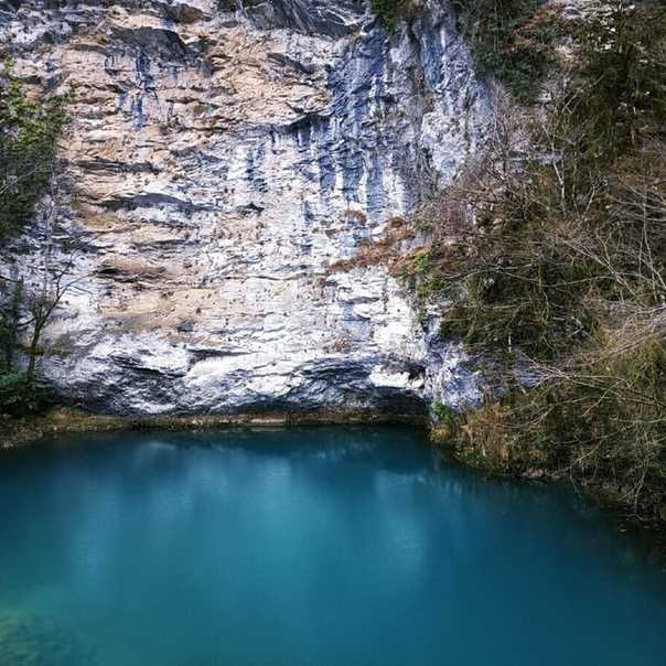 Голубое озеро в абхазии в абхазии | описание и фото
