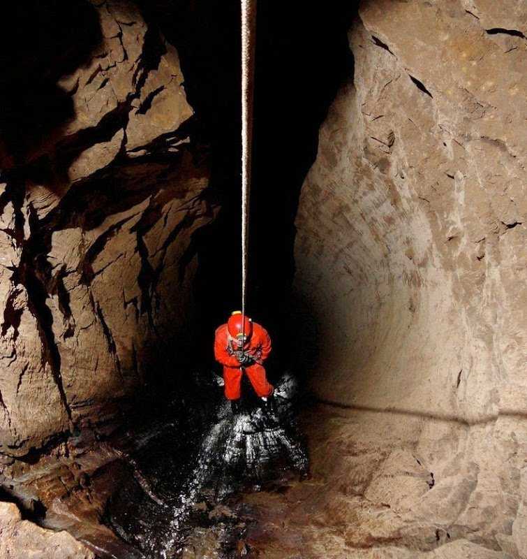 Новоафонская пещера в абхазии*