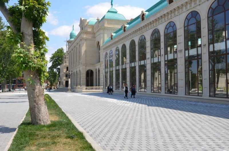 Фото города Гянджа в Азербайджане Большая галерея качественных и красивых фотографий Гянджи, на которых представлены достопримечательности города, его виды, улицы, дома, парки и музеи
