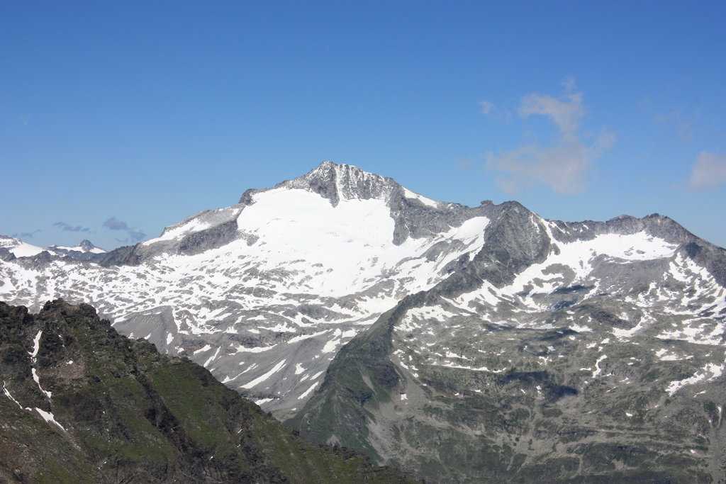 Площадь Национального парка Высокий Тауэрн примерно 1800 км² Это один из последних нетронутых горных массивов в центре Европы
