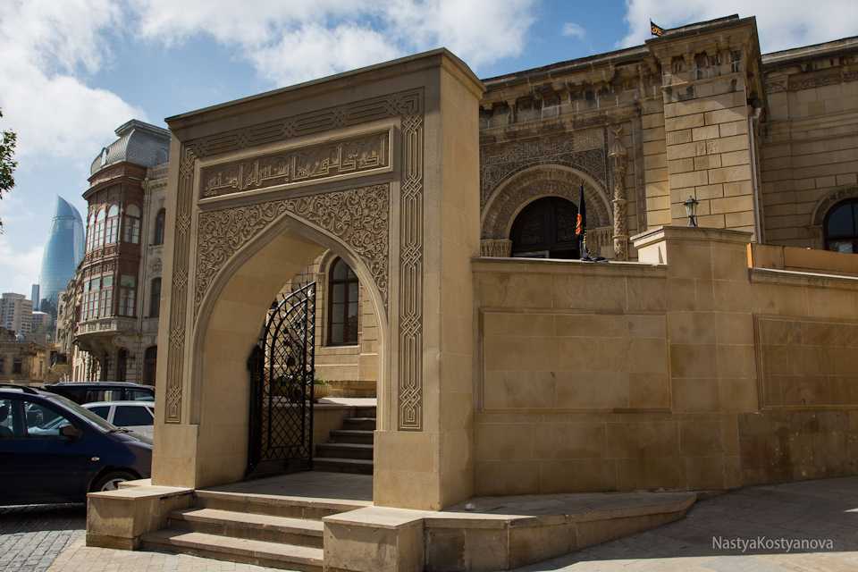 Исторические сооружения Азербайджана: Девичья Башня, Дворец Ширваншахов, Дворец шекинских ханов
