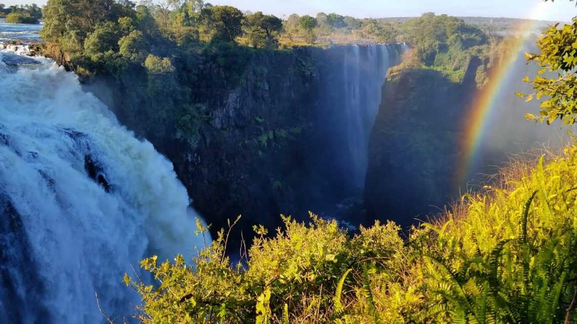 Водопад Каландула — одна из наиболее живописных достопримечательностей Анголы Водопад расположен в 420 км к северу от столицы государства – Луанды