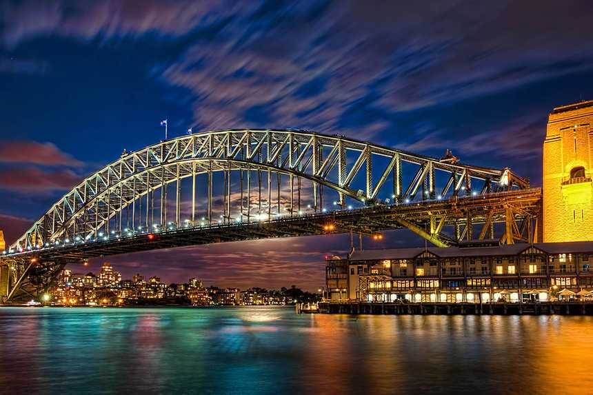 Харбор-Бридж — самый большой мост Сиднея, один из самых больших стальных арочных мостов в мире