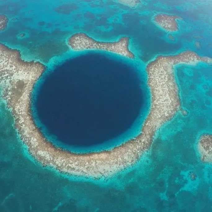Голубая дыра на багамах погибла семья. голубая дыра дина – погружение в бездну
