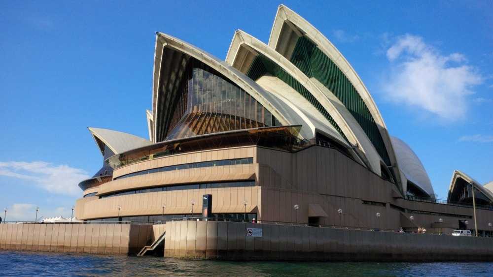 Сиднейский оперный театр узнает каждый. но как могло бы выглядеть здание, победи в конкурсе другой проект