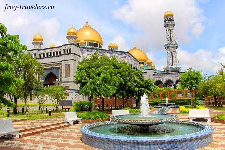 Фото Мечети Султана Омара Али Сайфуддина в Бандар-Сери-Бегаване, Бруней. Большая галерея качественных и красивых фотографий Мечети Султана Омара Али Сайфуддина, которые Вы можете смотреть на нашем сайте...