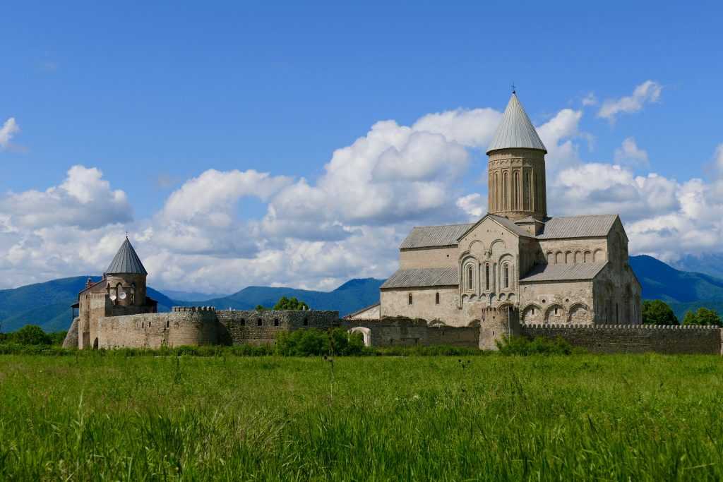 Монастырский комплекс алаверди, кахетия, грузия. храм и монастырь, где находится, фото, видео, как добраться на туристер.ру