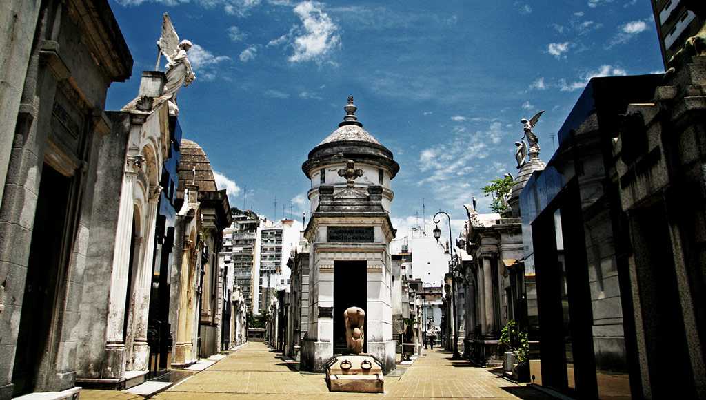 Кладбище реколета: «да покоятся в мире» 🙏