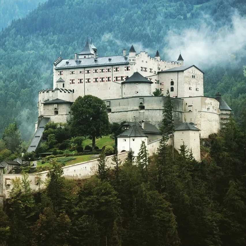 Замок хоэнверфен (burg hohenwerfen)