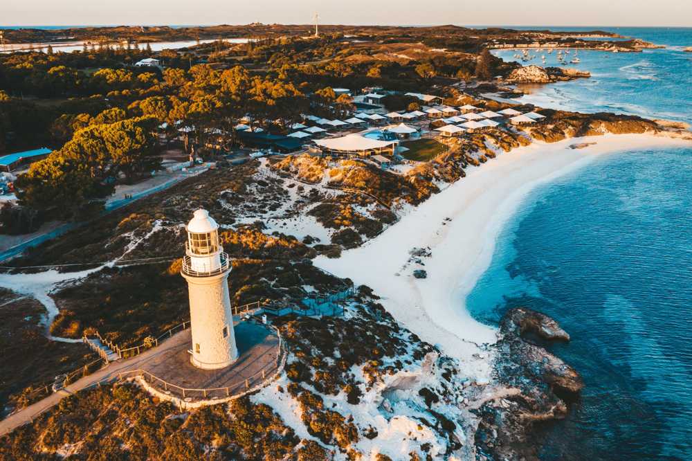 Остров роттнест, перт - популярный среди геев пляж недалеко от перта, австралия.