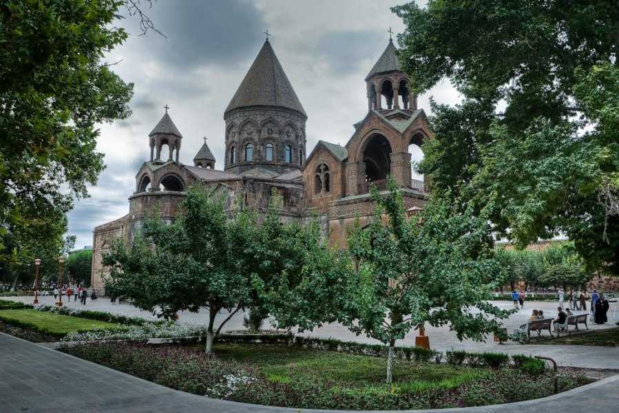 Эчмиадзинский кафедральный собор в армении: история и описание церкви эчмиадзин